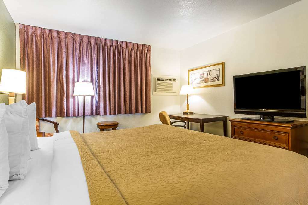 Rodeway Inn Auburn Room photo